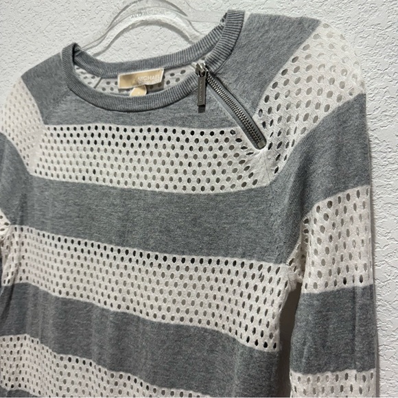 Michael Kors Gray & White Striped Open Knit Sweater – Size S - Picture 5 of 9